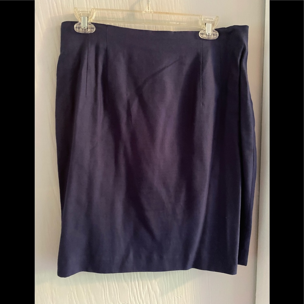 Women’s Charter Club navy skirt size 14.
